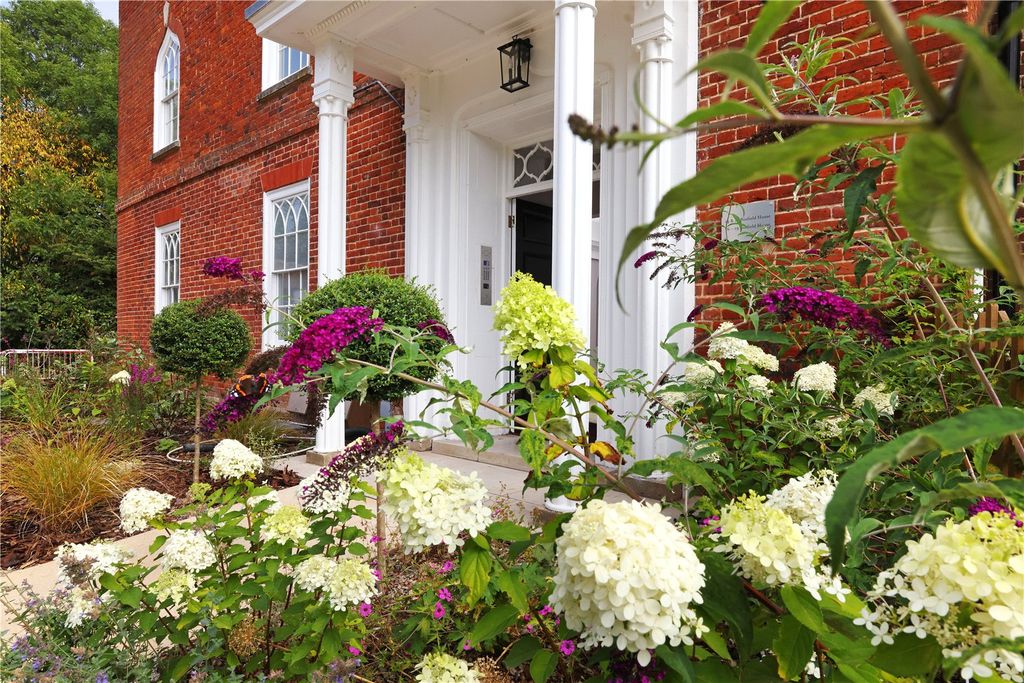 Property photo 2 of 11 External