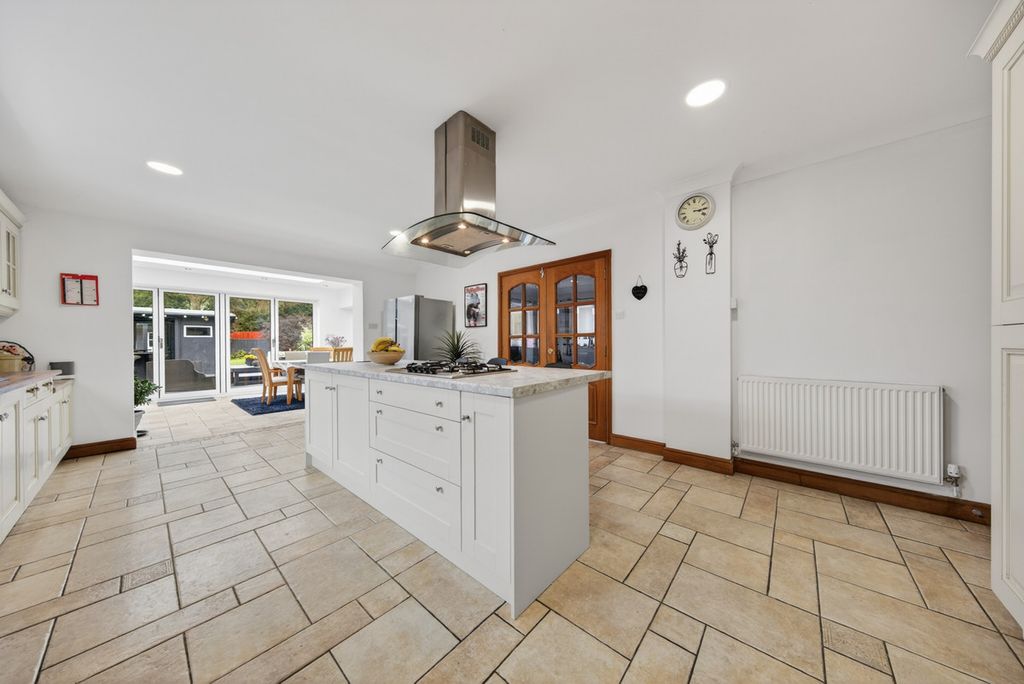 Property photo 3 of 49
