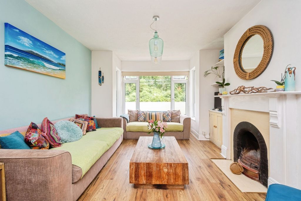 Property photo 2 of 31 Pbox-Img.Jpg