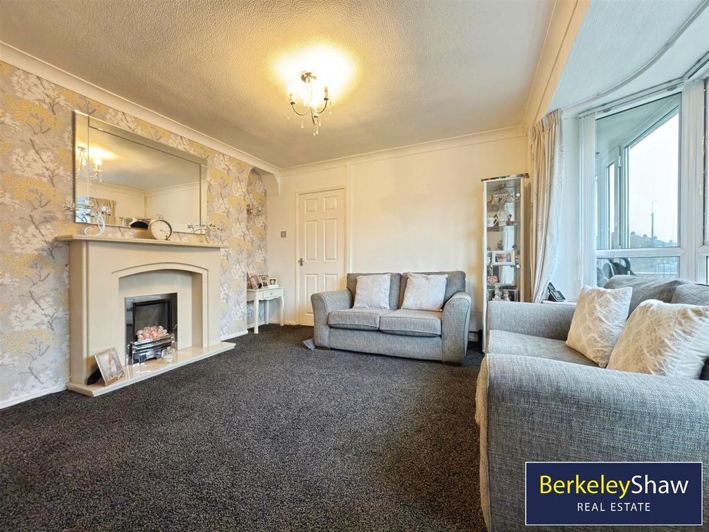 Property photo 3 of 21 Lounge