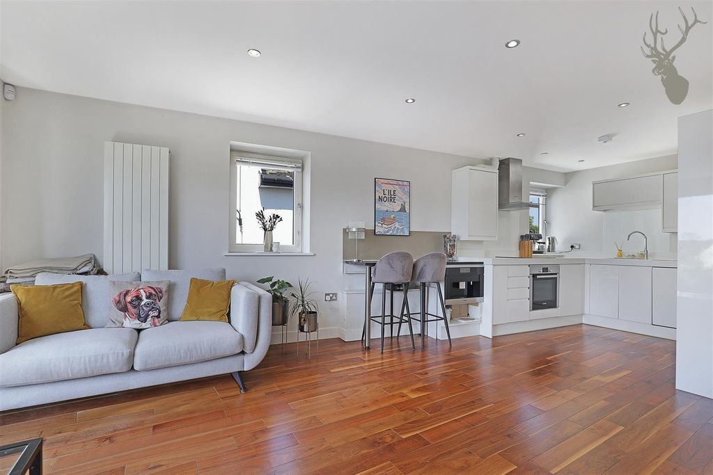 Property photo 3 of 26