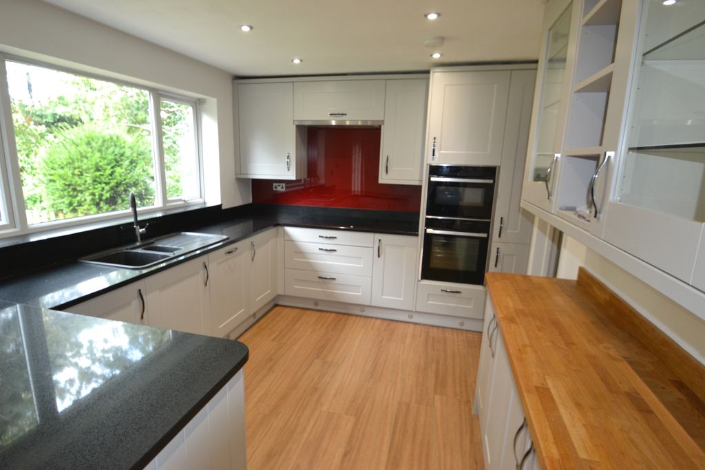 Property photo 2 of 24 Kitchen