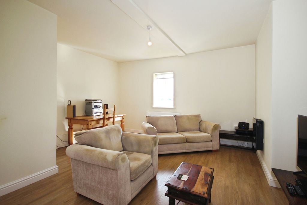 Property photo 2 of 18 Living Room