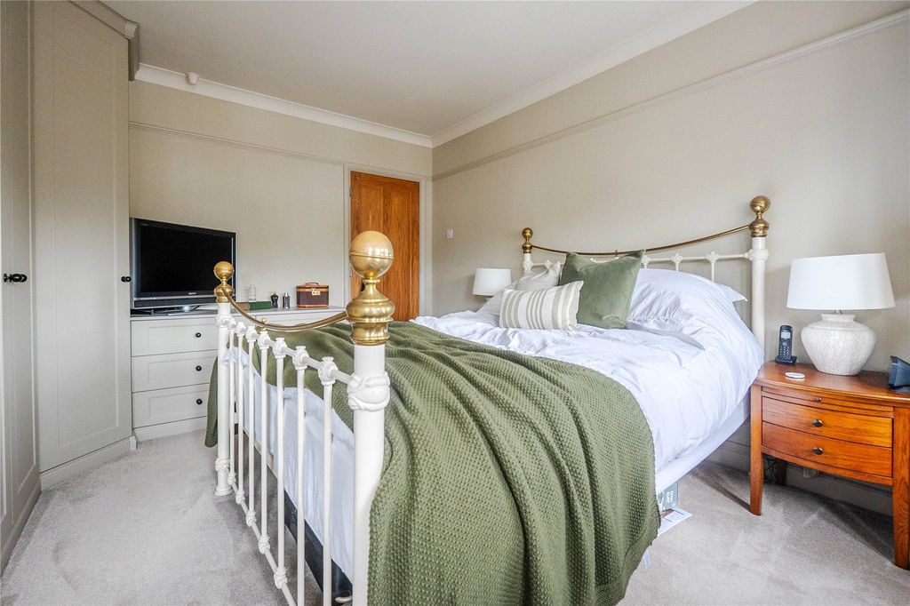 Additional image 13 of 3 bed semi-detached house for saleBarton Avenue, Dunstable, Bedfordshire LU5