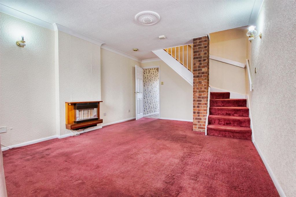 Property photo 3 of 13 Lounge