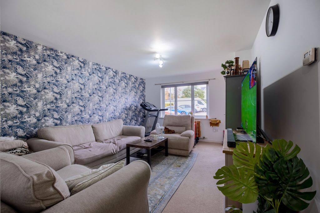 Property photo 2 of 34