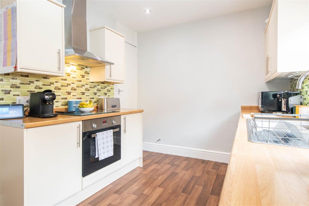 Property photo 3 of 15 Kitchen / Dining