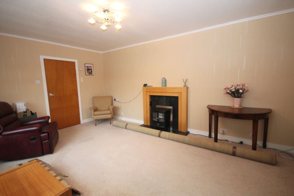 Property photo 3 of 28