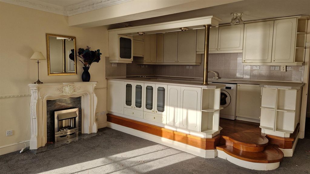 Property photo 1 of 9 55 Collingwood Kit.Jpg