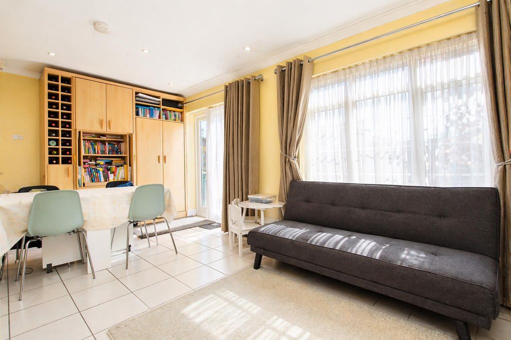 Property photo 2 of 15 E1349758-F0B5-4217-9F92-1691E9Dfba57.Png