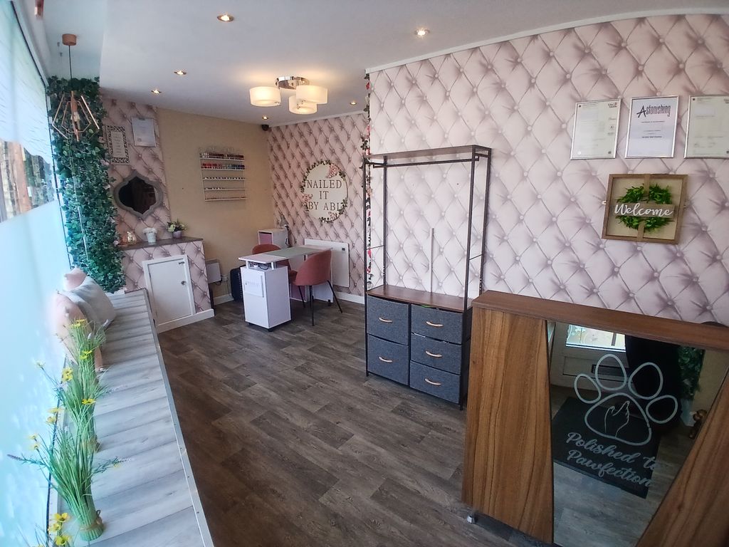 Property photo 3 of 9 Salon 2