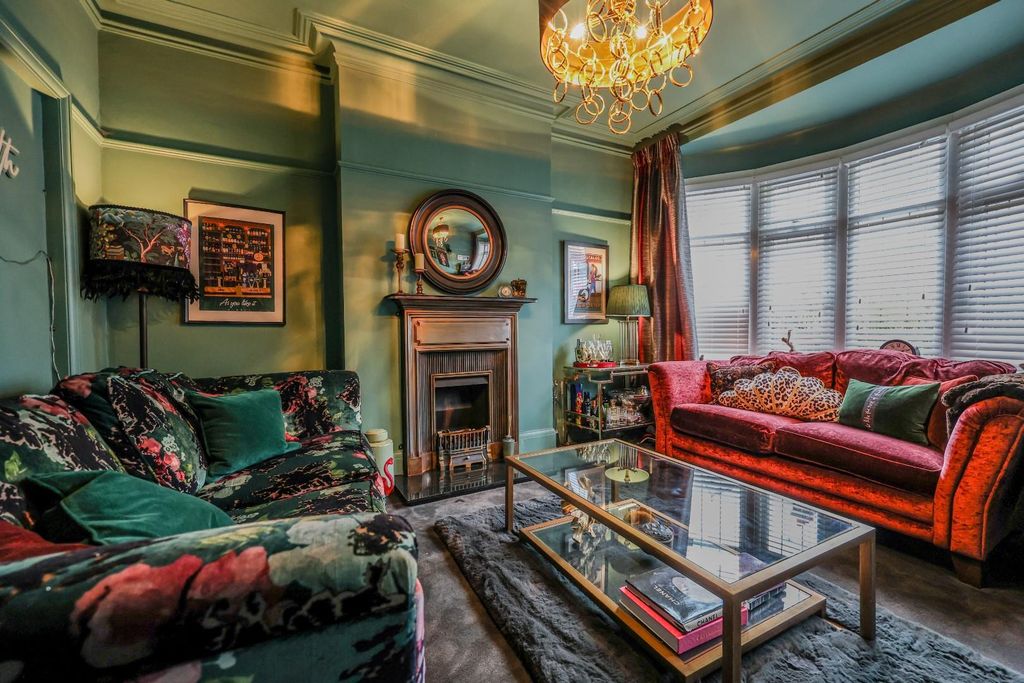 Property photo 2 of 39