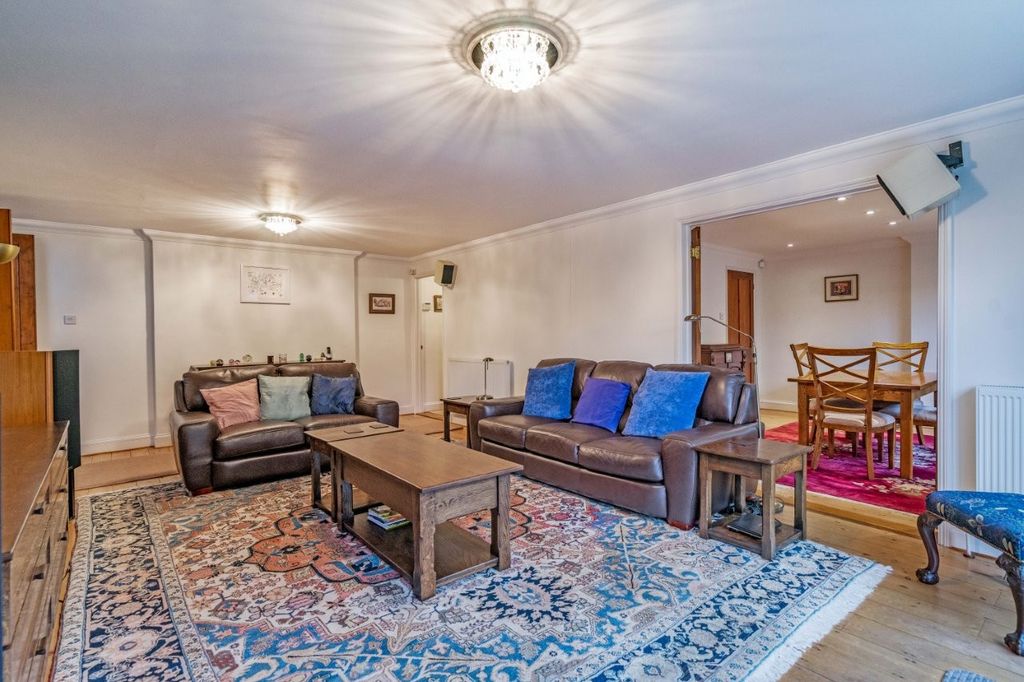 Property photo 3 of 19 Sitting Room