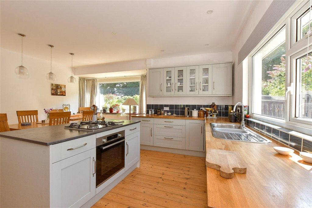 Property photo 3 of 13 Kitchen/ Dining Room