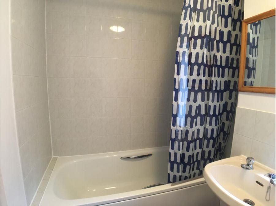 Property photo 3 of 9 Bathroom