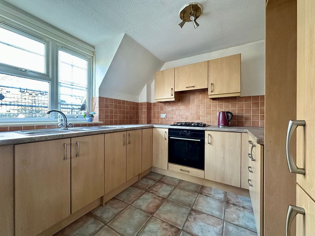 Property photo 2 of 11 Kitchen