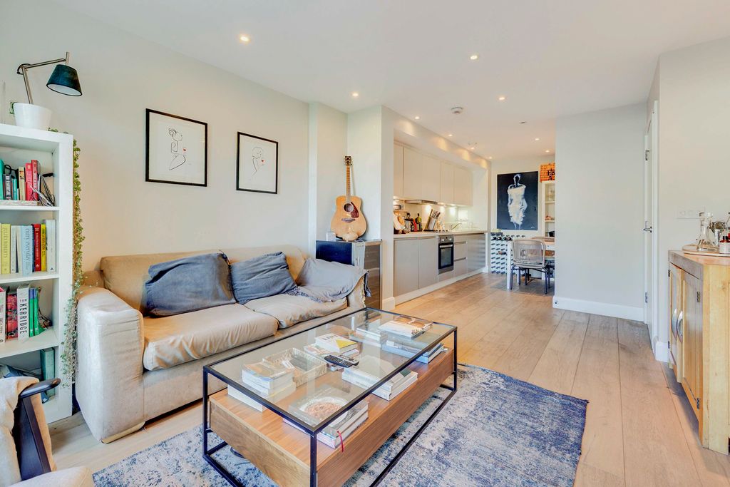 Property photo 2 of 11 Reception/Kitchen