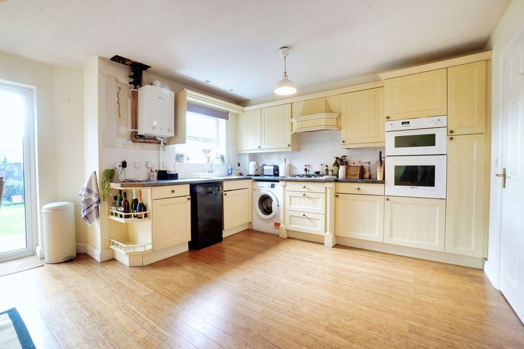 Property photo 3 of 37