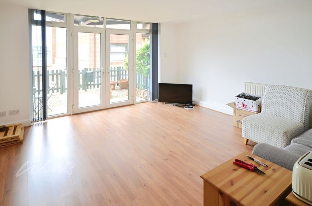 Property photo 3 of 11 Bridge Lounge