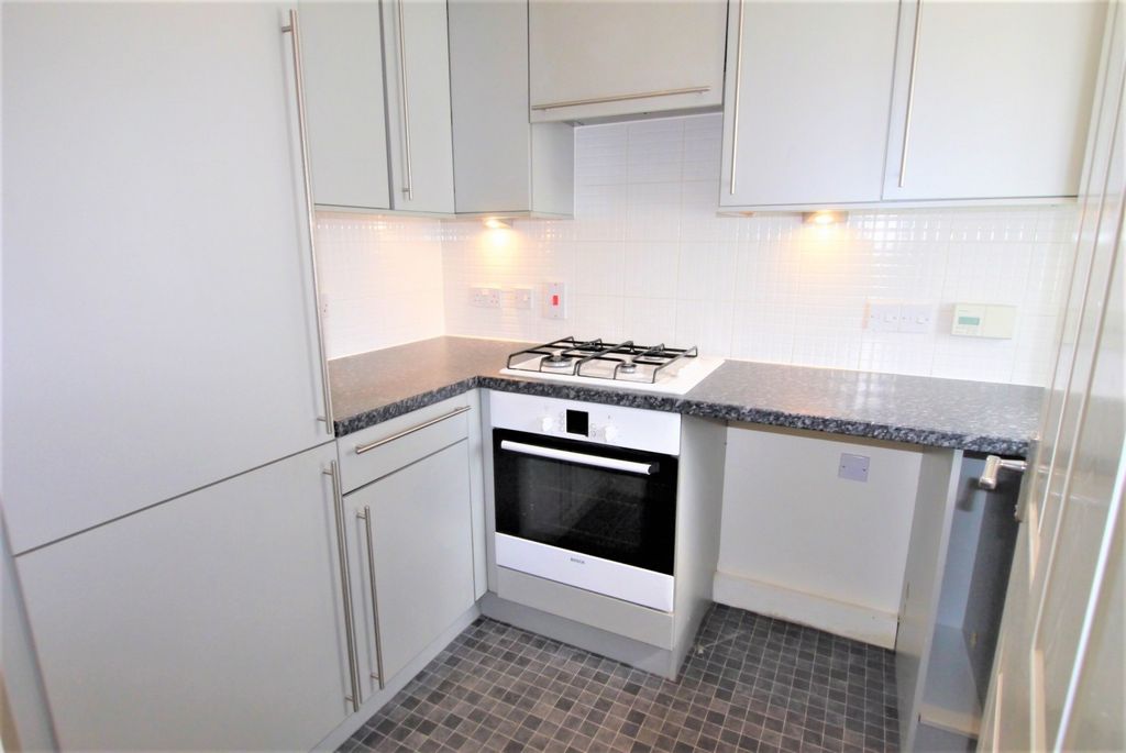 Property photo 2 of 9 Kitchen