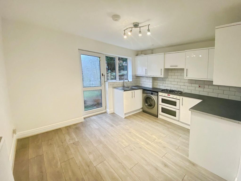 Property photo 3 of 13 Af2Fd5d9-Image00006.Jpeg