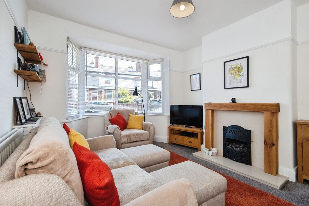 Property photo 3 of 17 Pbox-Img.Jpg