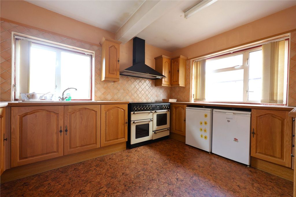 Property photo 2 of 21 Picture No. 23