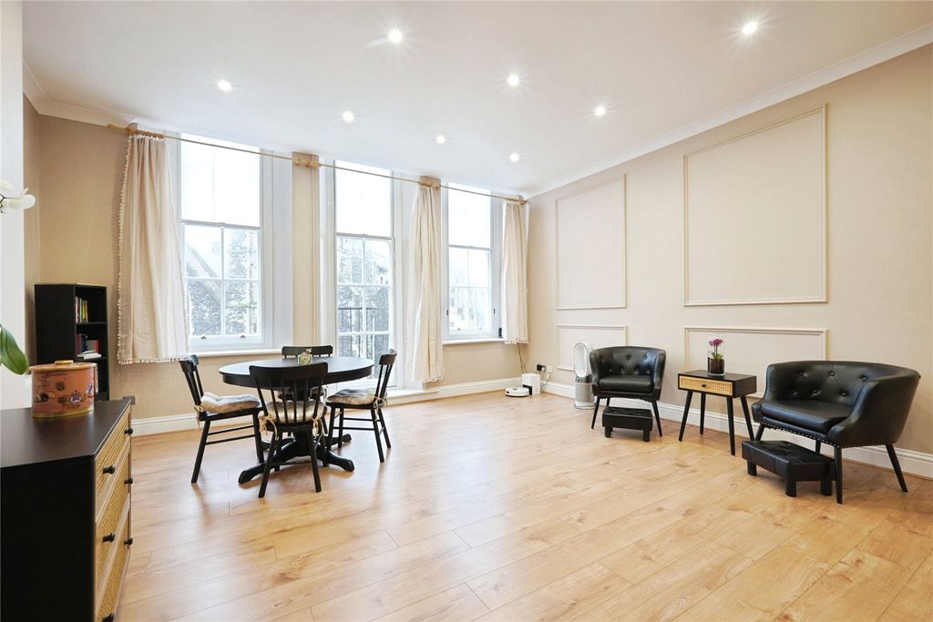 Property photo 3 of 18 Picture No. 01