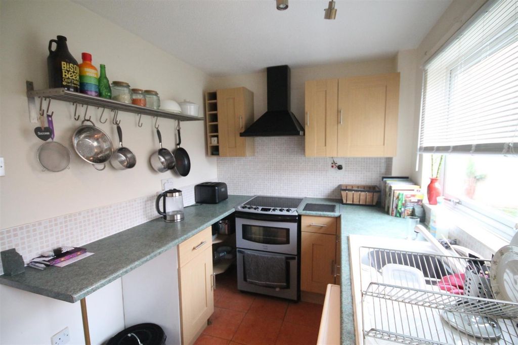 Property photo 3 of 5 Kit.Jpg