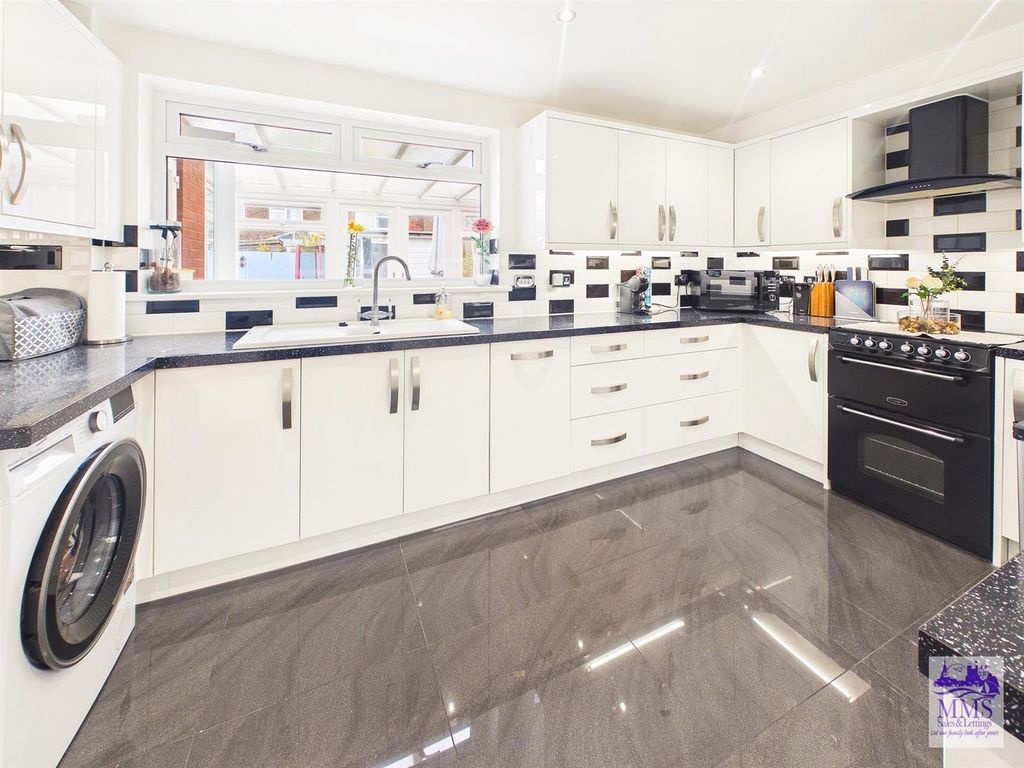 Property photo 2 of 19 Cam04098G0-Pr0183-Still011.Jpg