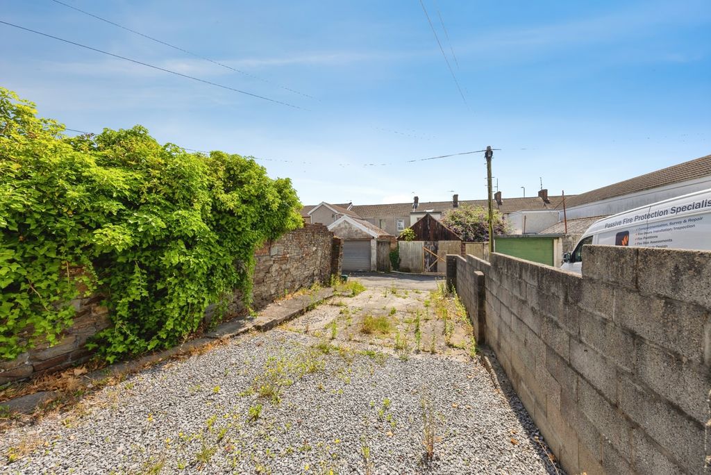 Property photo 3 of 17 Pbox-Img.Jpg