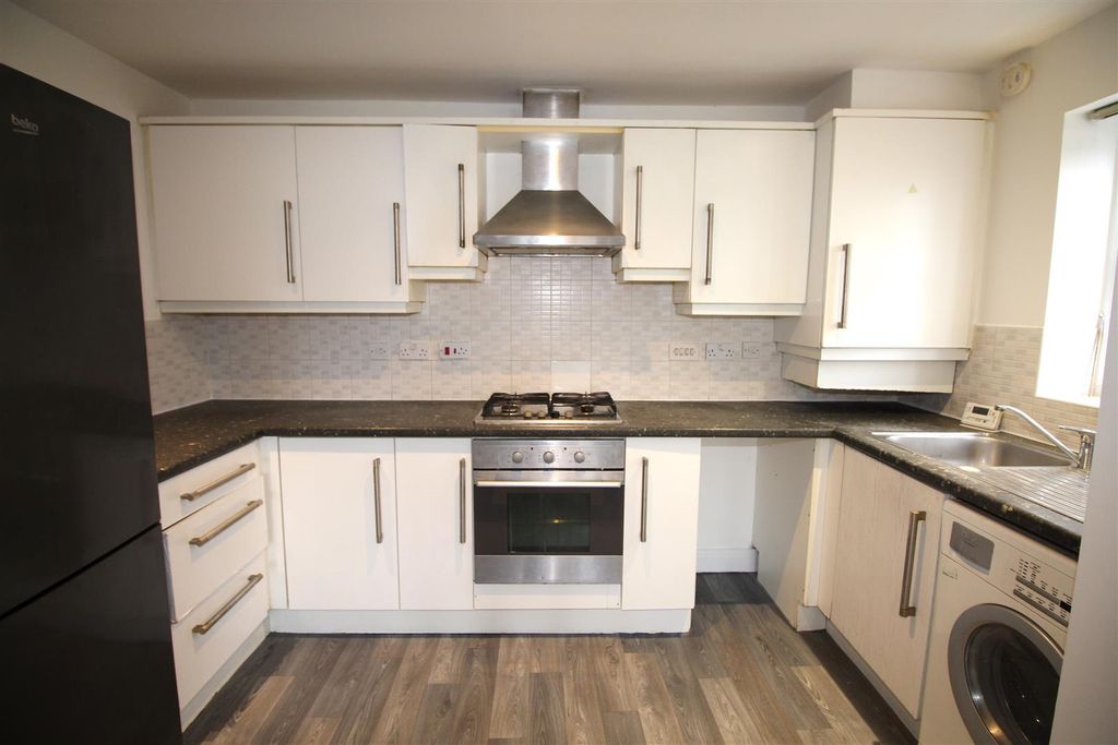 Property photo 3 of 7 Kitchen.Jpg