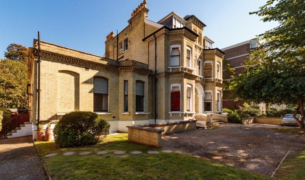 Property photo 1 of 9 Eaton Gardens Front.Jpg