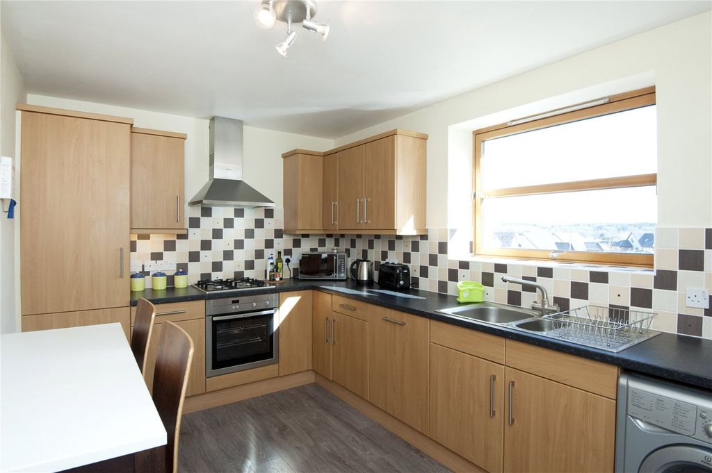 Property photo 2 of 8 Kitchen