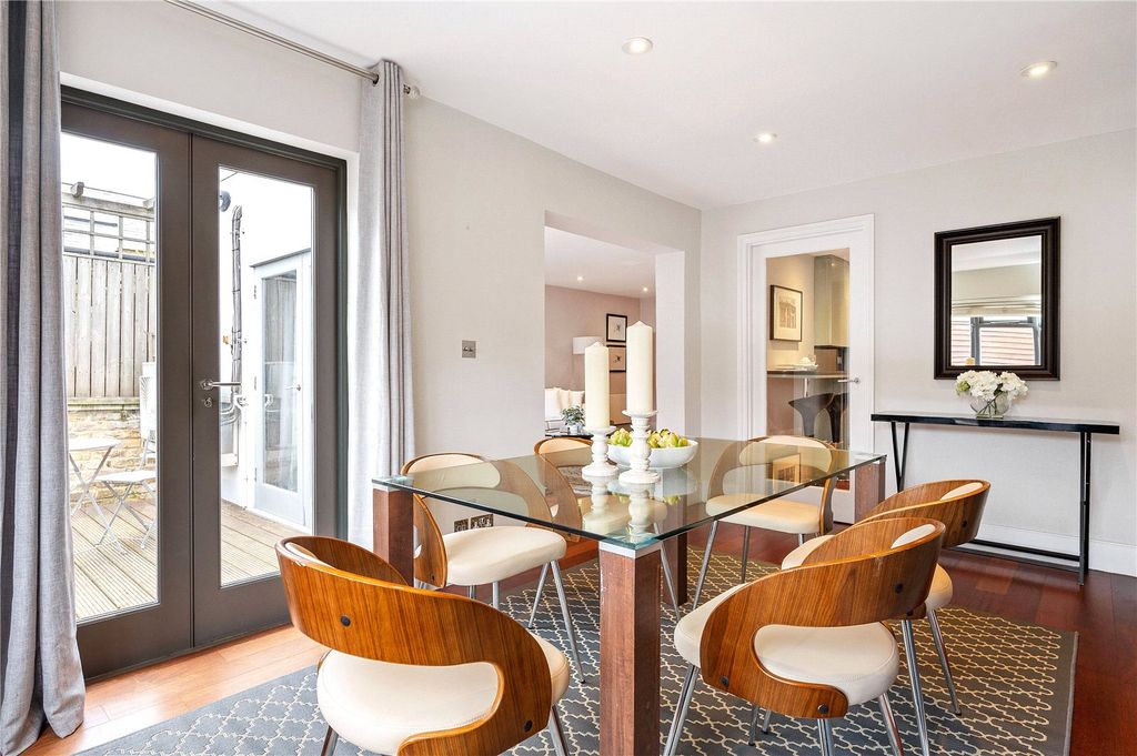 Property photo 2 of 14 Dining Room