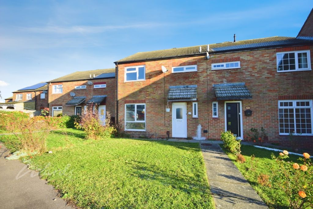 Property photo 1 of 10 Ryde Close Front