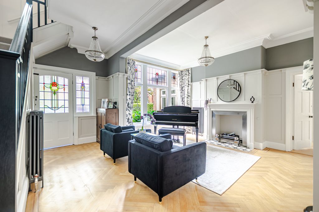 Property photo 3 of 45 Entrancehall2