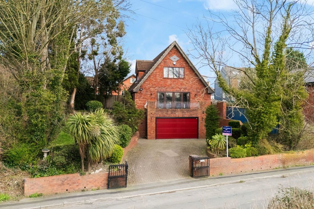 Property photo 1 of 21