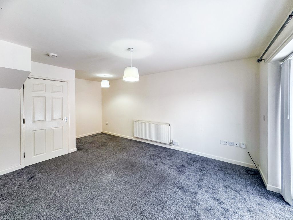 Property photo 3 of 11 Lounge