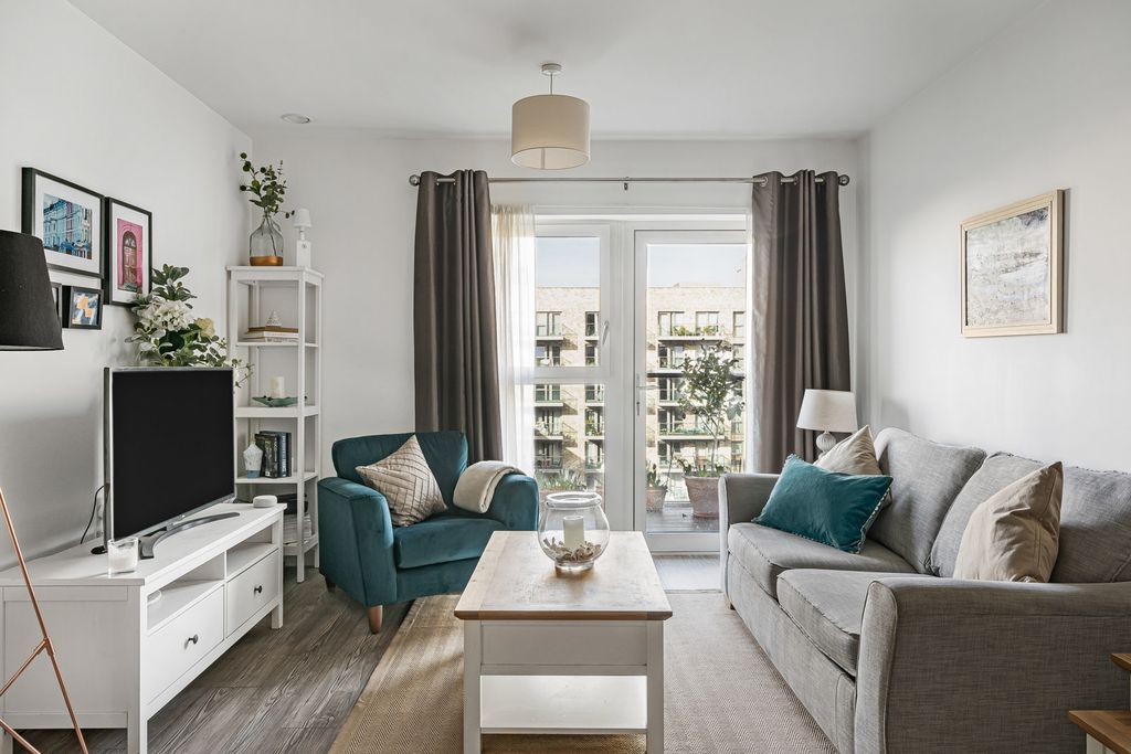 Property photo 1 of 18 Reception Room