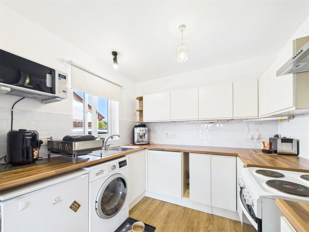 Property photo 3 of 13 Kitchen