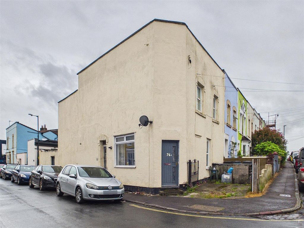 Property photo 1 of 19 House Arranged As Two Flats For Auction, Totterdow