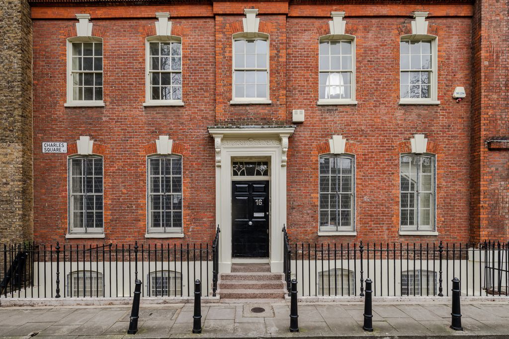 Property photo 2 of 14 334250 - 4 16 Charles Square-23.Jpeg
