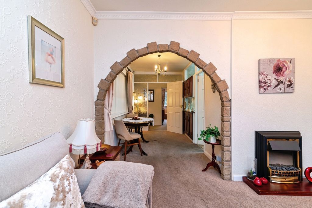 Property photo 2 of 17 Photo