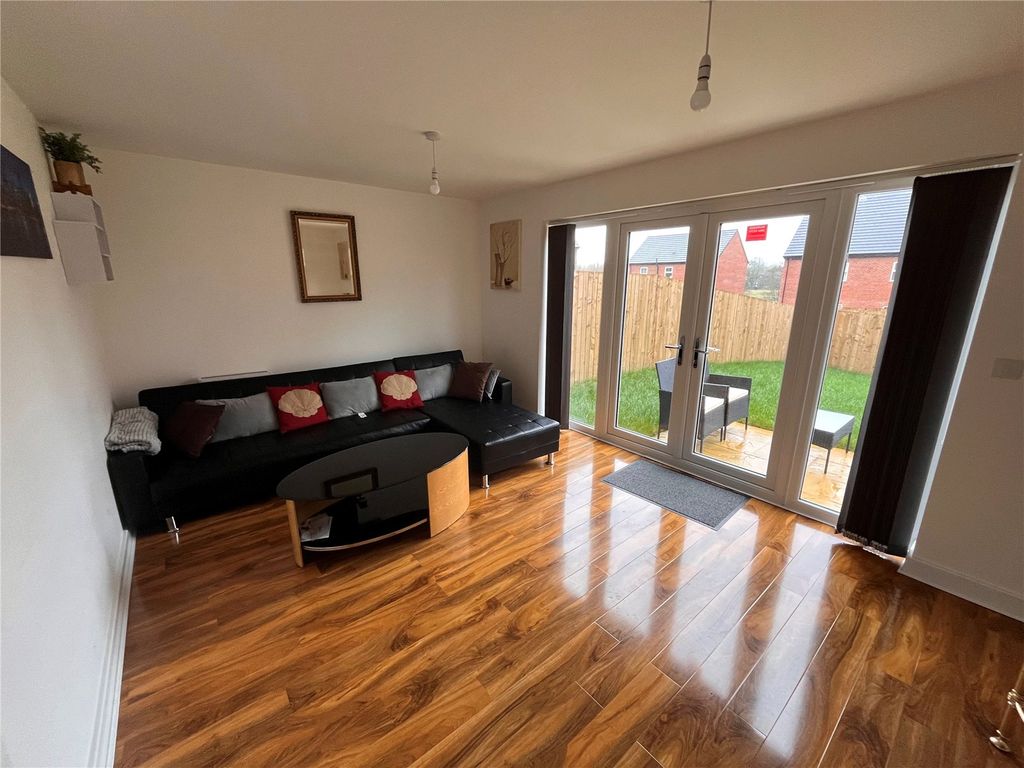Property photo 3 of 11 Picture No. 02