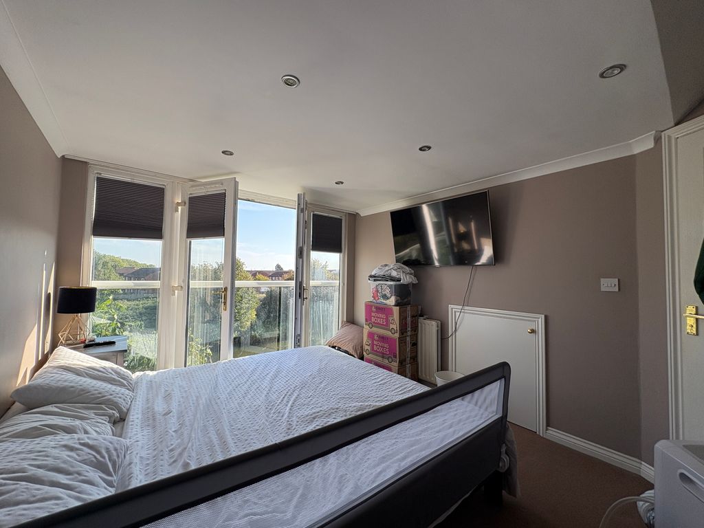 Property photo 1 of 14 Bedroom