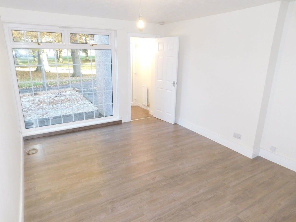 Property photo 2 of 8 Lounge1