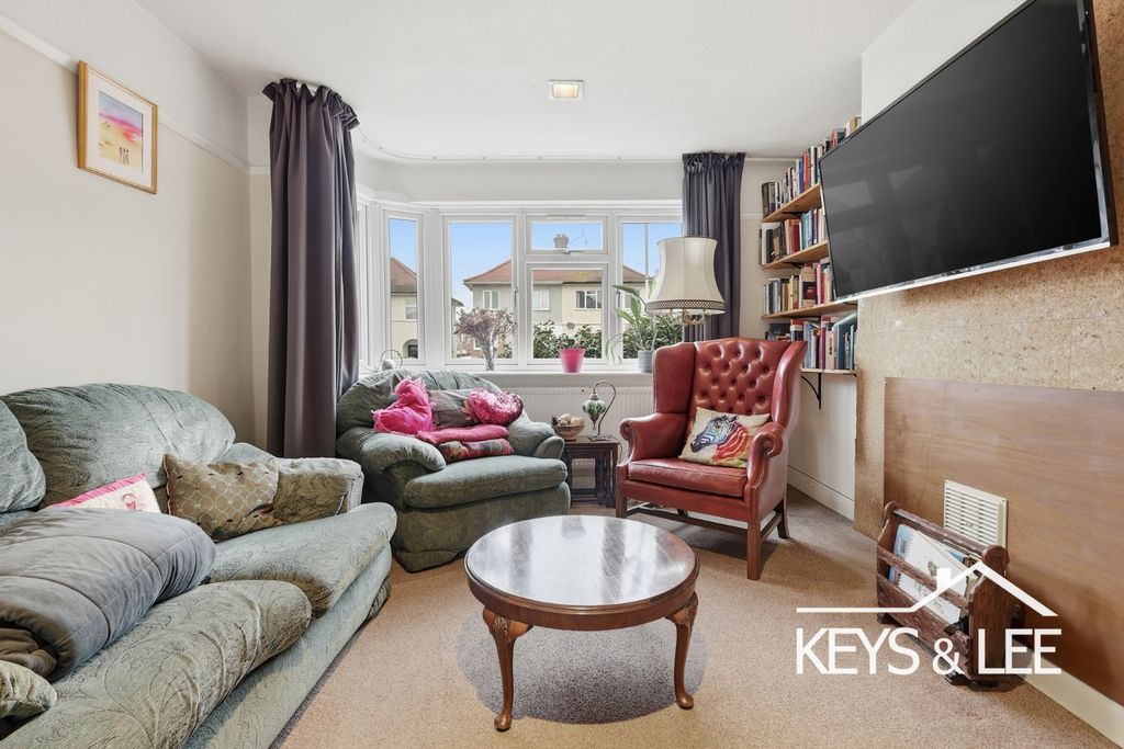 Property photo 2 of 15 4795854