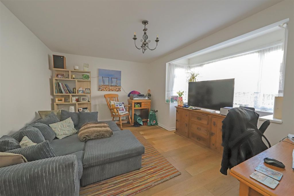 Property photo 2 of 8 Lorraine Court Lounge 2-1.Jpg