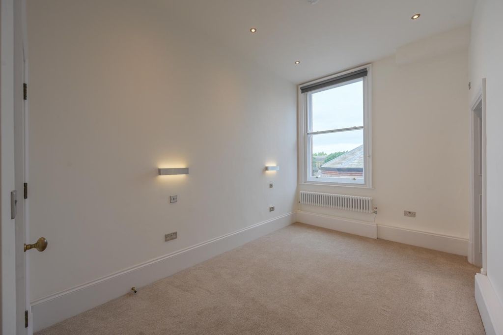 Property photo 3 of 7 Image